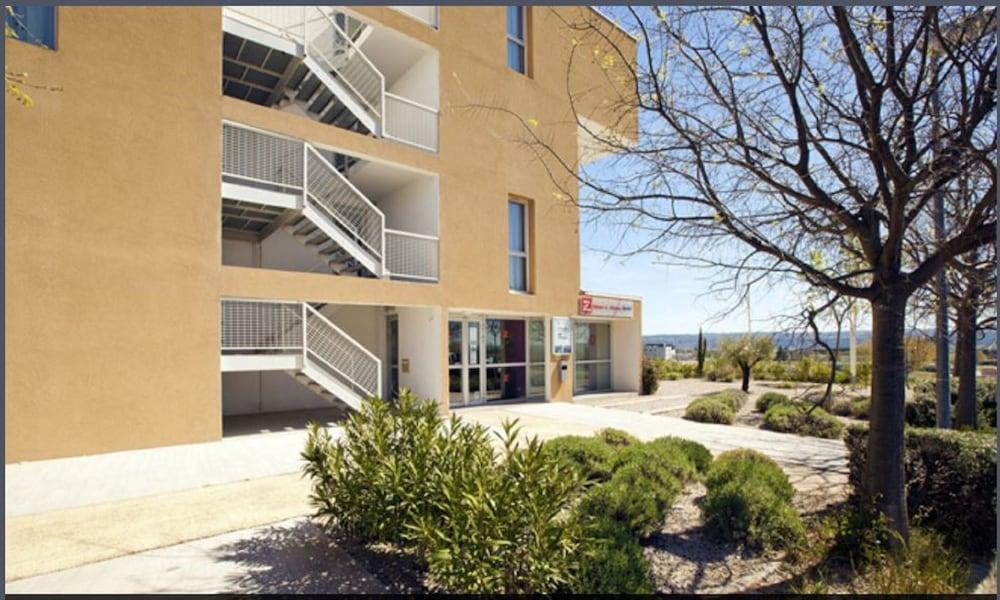 Apparthotel Sejours & Affaires Manosque Exterior photo
