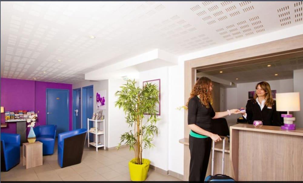 Apparthotel Sejours & Affaires Manosque Exterior photo