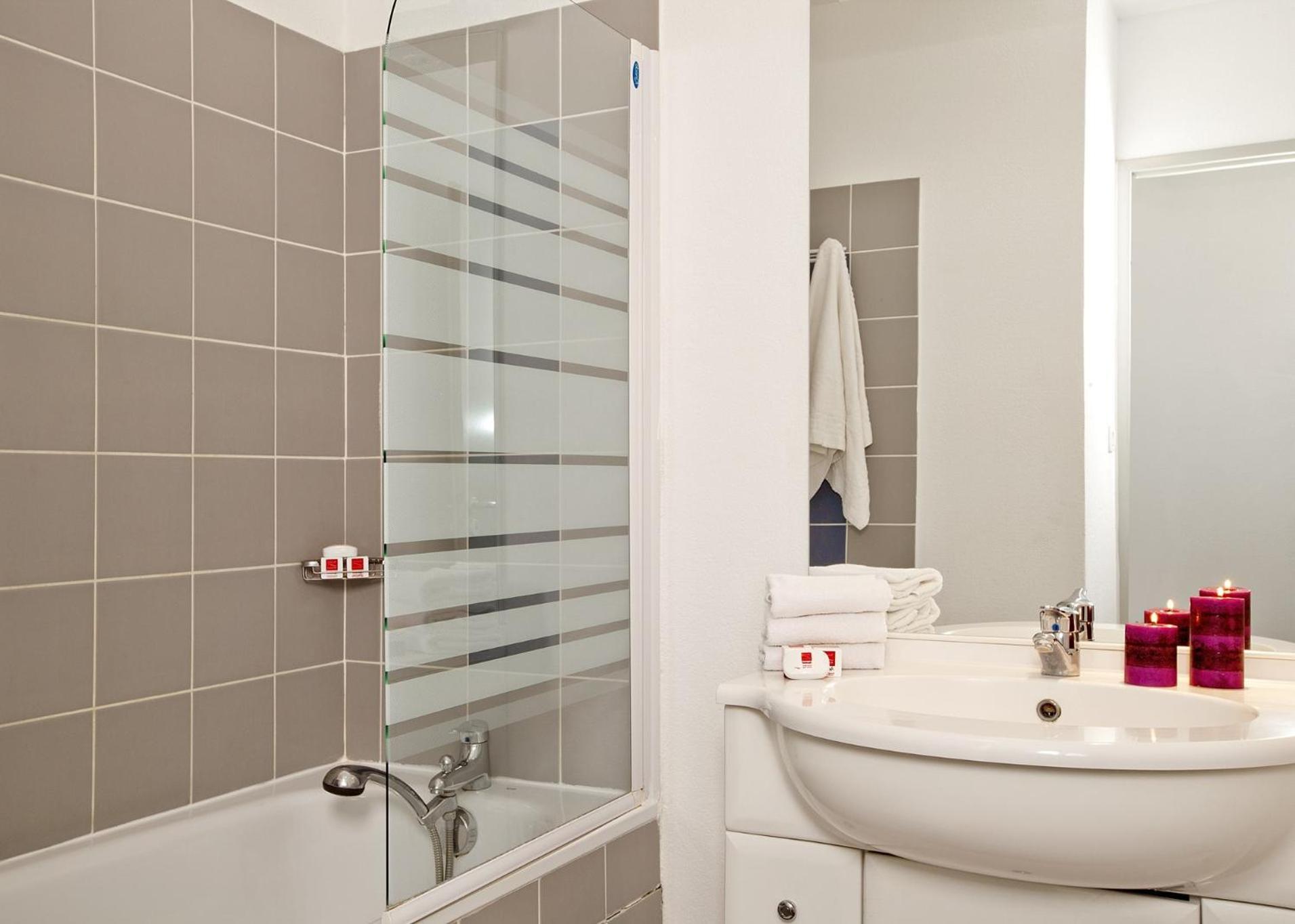 Apparthotel Sejours & Affaires Manosque Exterior photo