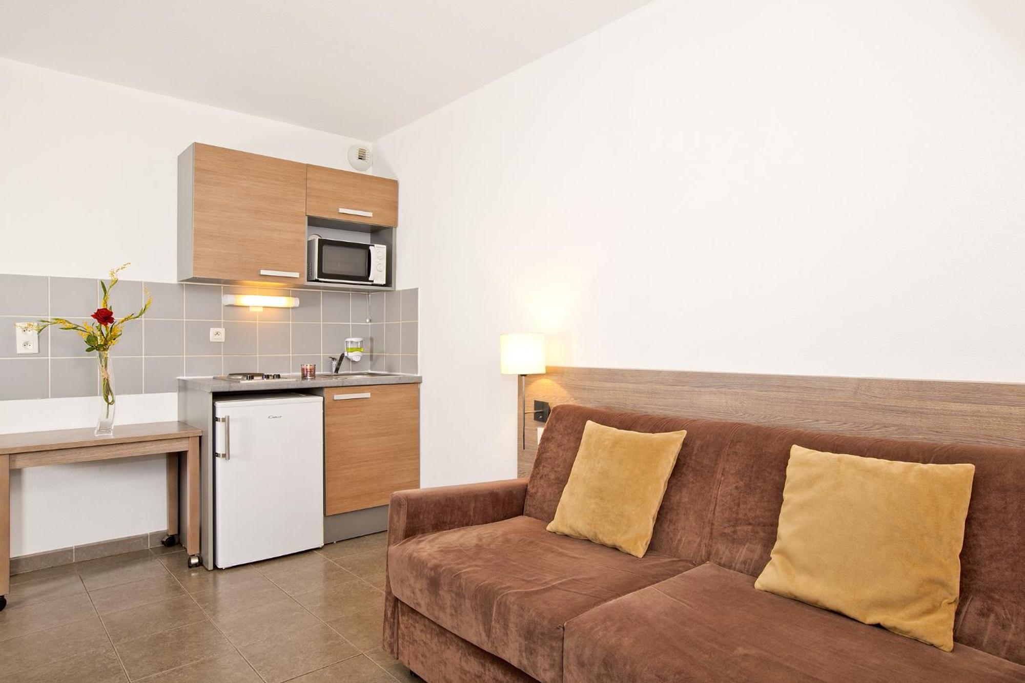 Apparthotel Sejours & Affaires Manosque Exterior photo