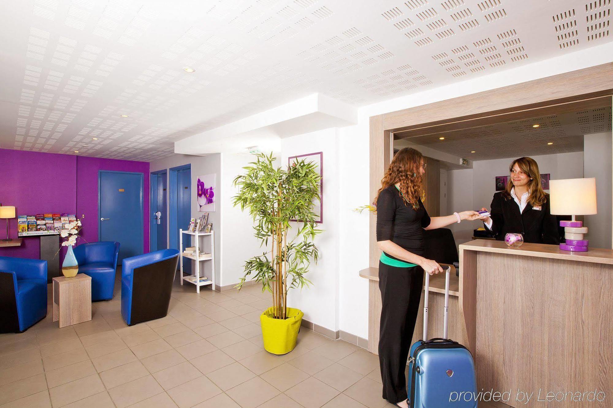 Apparthotel Sejours & Affaires Manosque Exterior photo