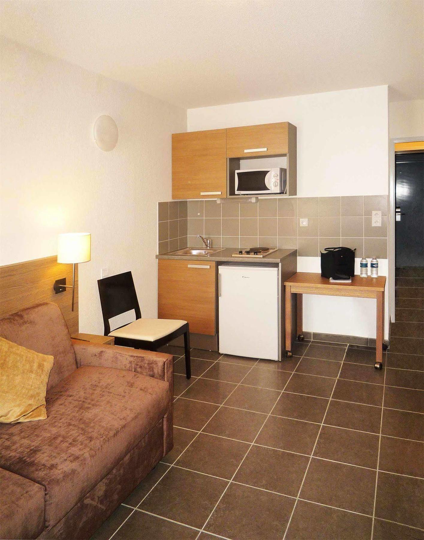 Apparthotel Sejours & Affaires Manosque Exterior photo