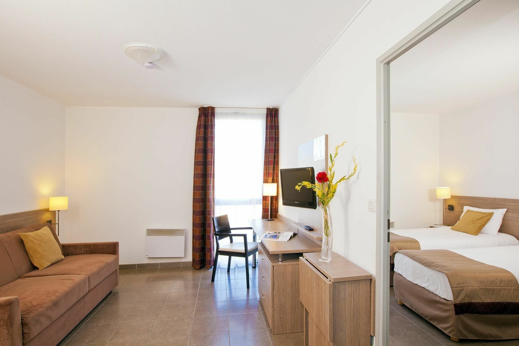 Apparthotel Sejours & Affaires Manosque Exterior photo