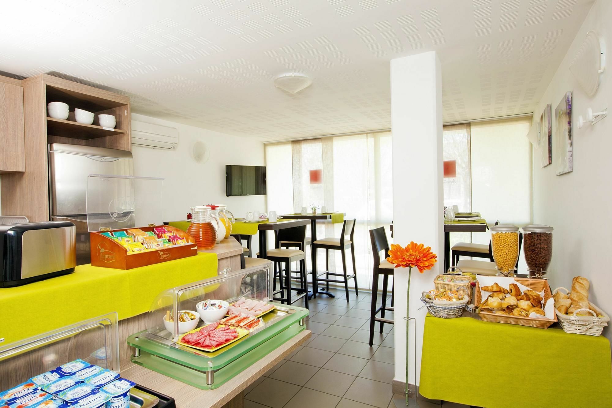 Apparthotel Sejours & Affaires Manosque Exterior photo