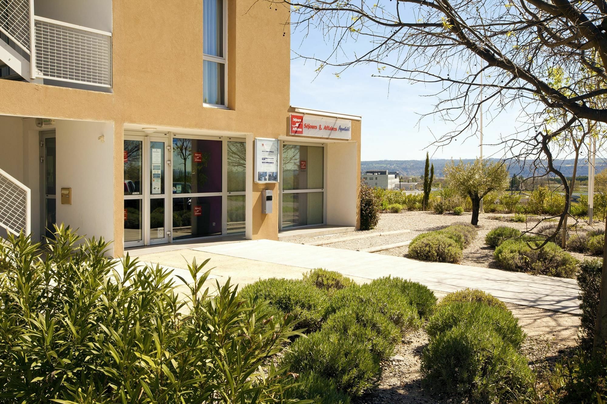 Apparthotel Sejours & Affaires Manosque Exterior photo